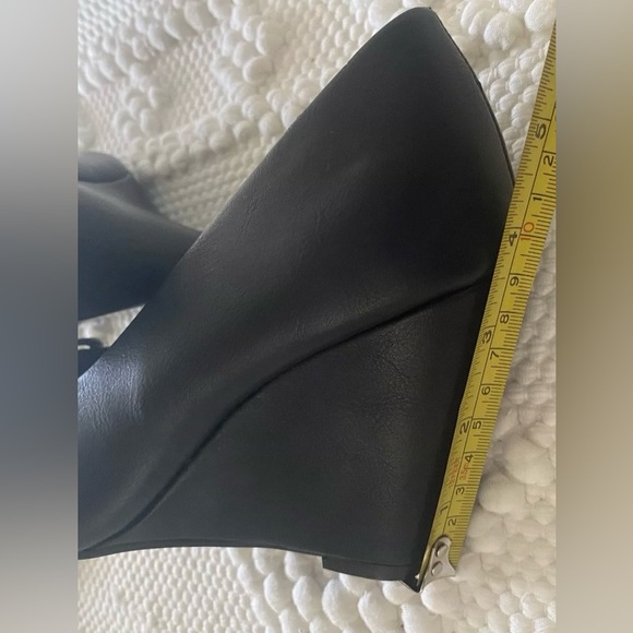 PIERRE DUMAS WEDGE HEEL EMBELLISHED DRESS SHOES BLACK/GOLD  SIZE 9M - Picture 13 of 13